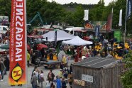 Besucher informieren sich auf dem Ausstellungsgelände des Frankenwaldtages